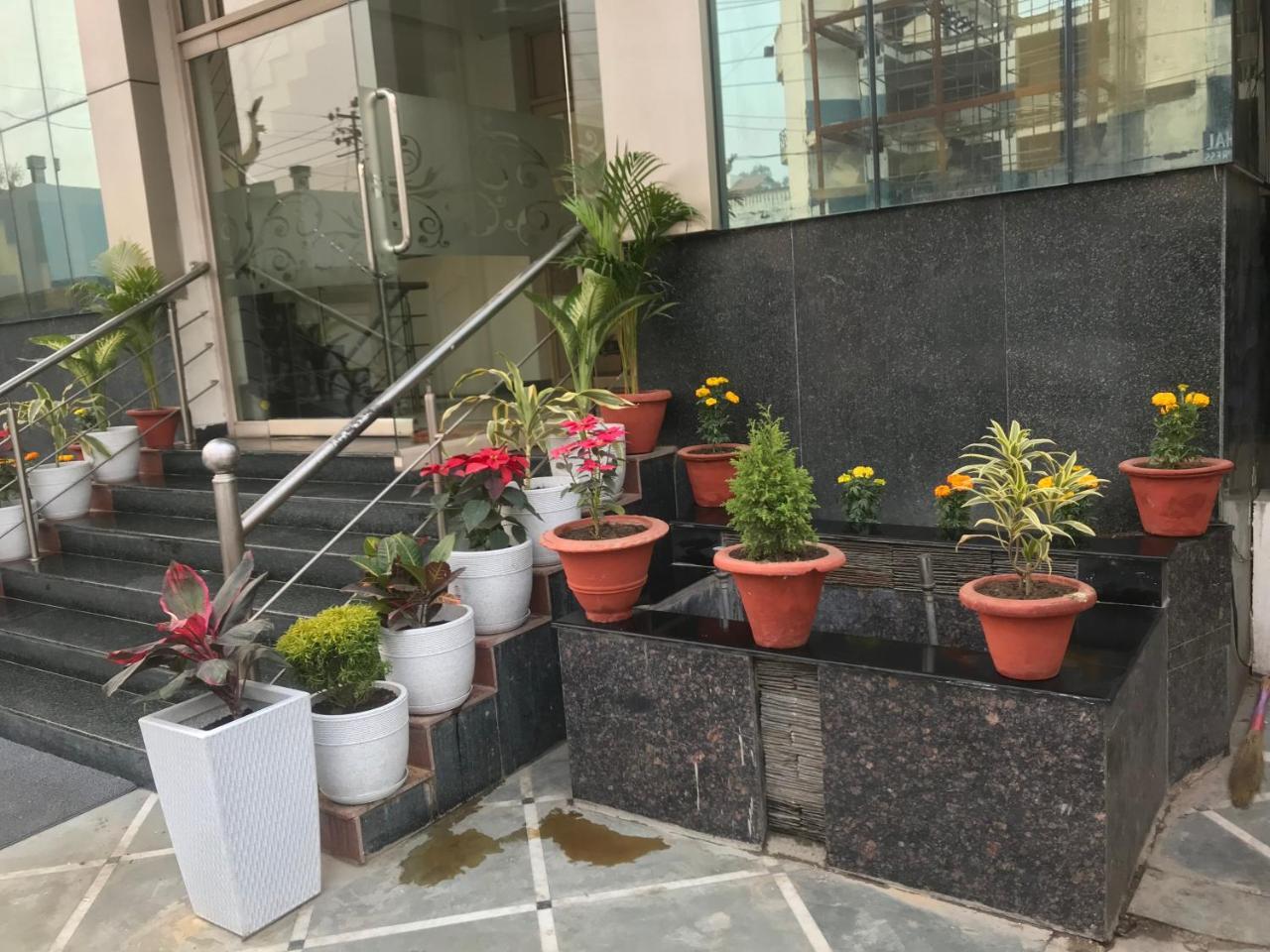 Hotel Sunrise Inn 러크나우 외부 사진